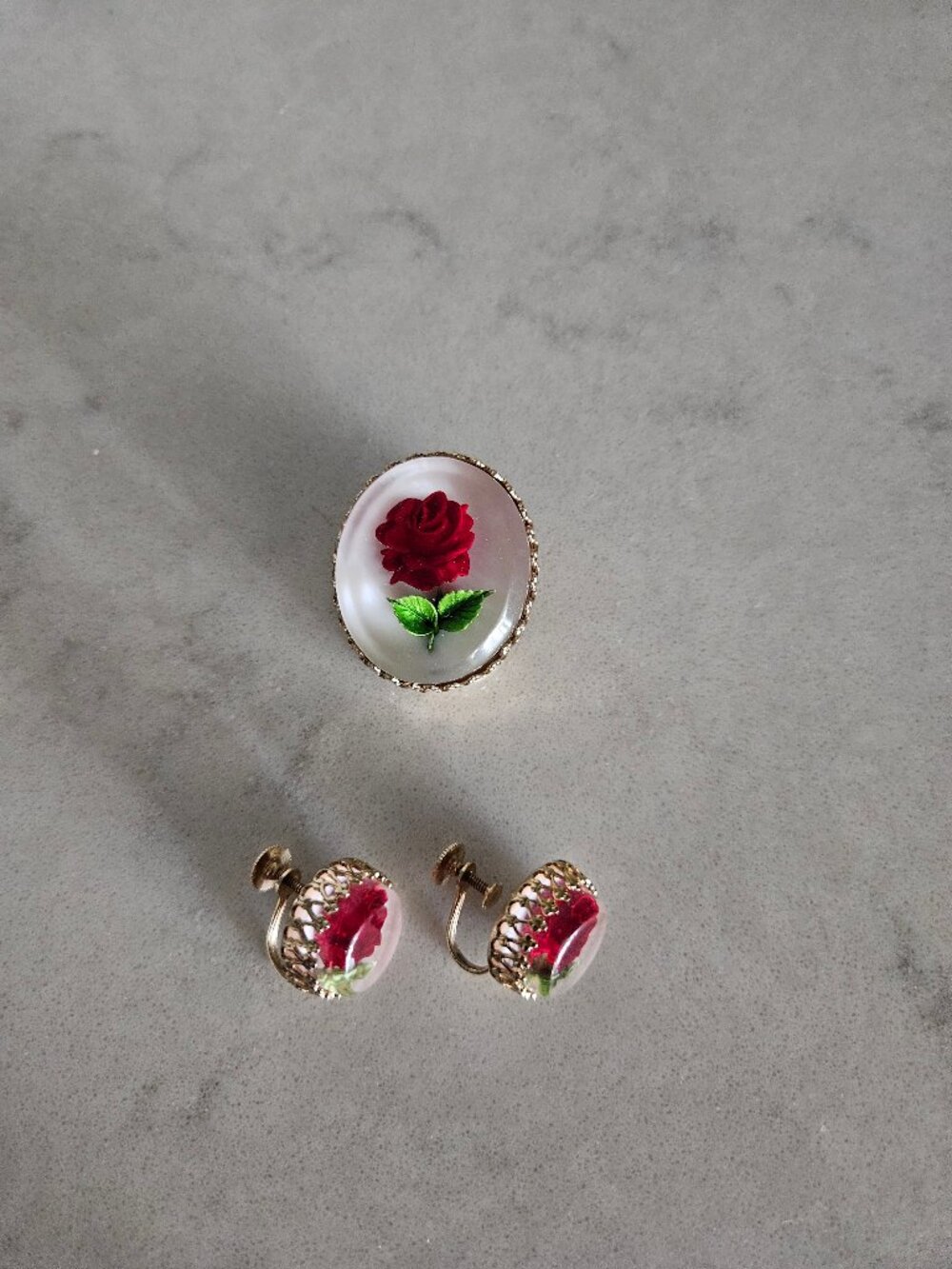 RARE AND VINTAGE SET OF COCO BROOCH / PIN & EARRINGS W/ RESIN-ENCASED RED ROSES